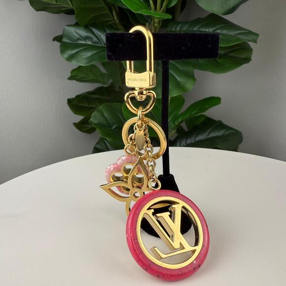 💎✨ Authentic Louis Vuitton Colorline Bag Charm Key Holder - Picture 1 of 3